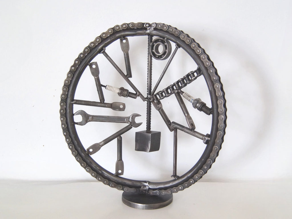 Διακοσμητικό γλυπτό από μέταλλο αφηρημένο