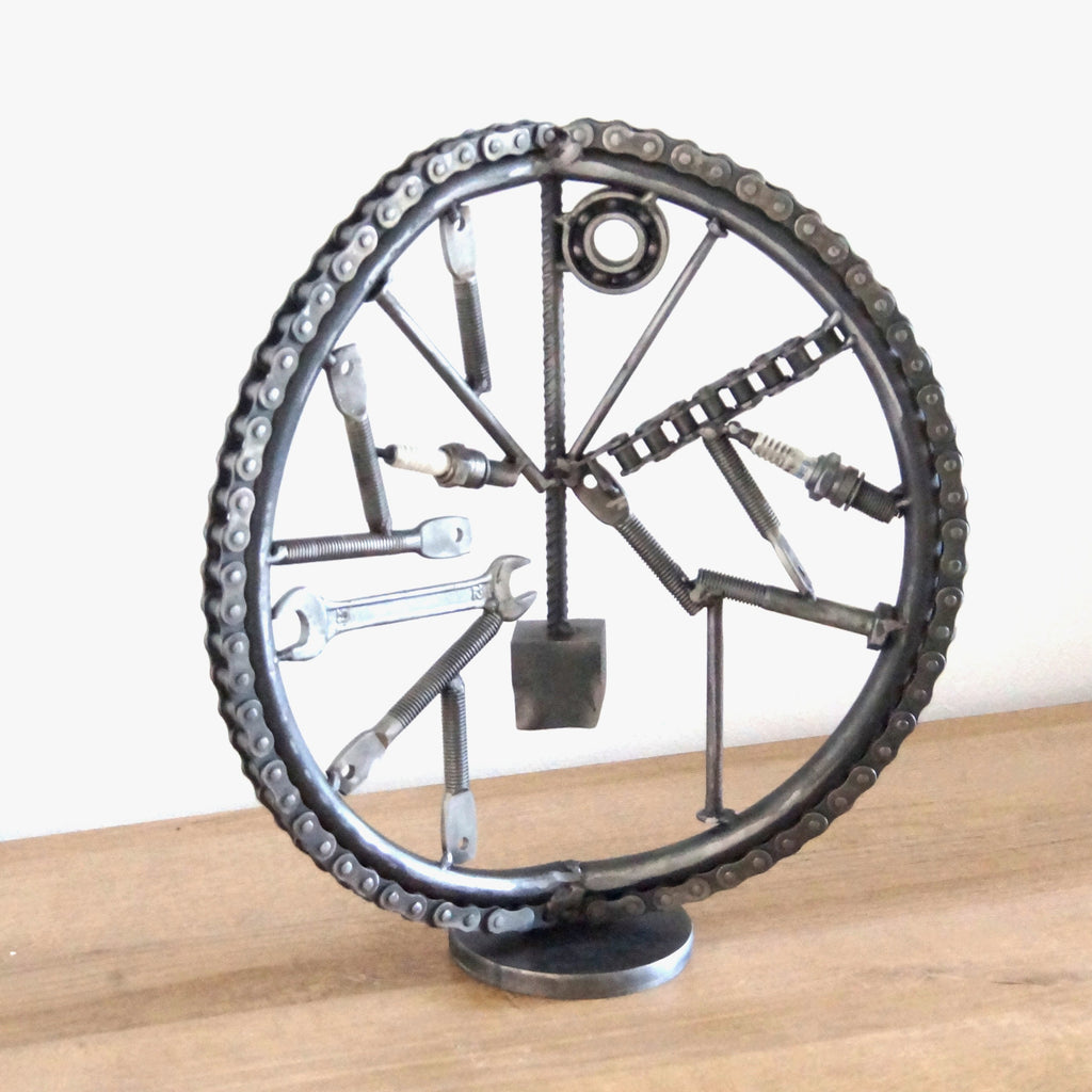 Διακοσμητικό γλυπτό από μέταλλο αφηρημένο