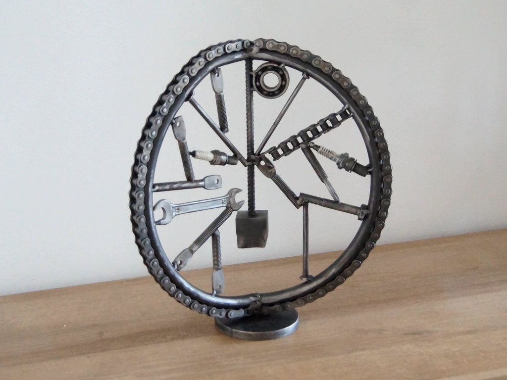 Διακοσμητικό γλυπτό από μέταλλο αφηρημένο