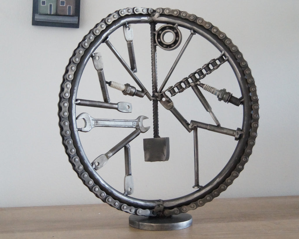 Διακοσμητικό γλυπτό από μέταλλο αφηρημένο